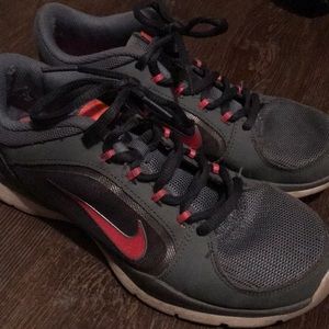 Women’s Nike’s size 7